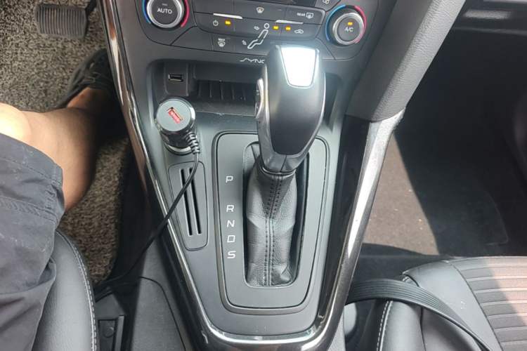 Used Ford Focus 2015 Hatchback 1.6L Automatic Fashion Edition Gear Lever