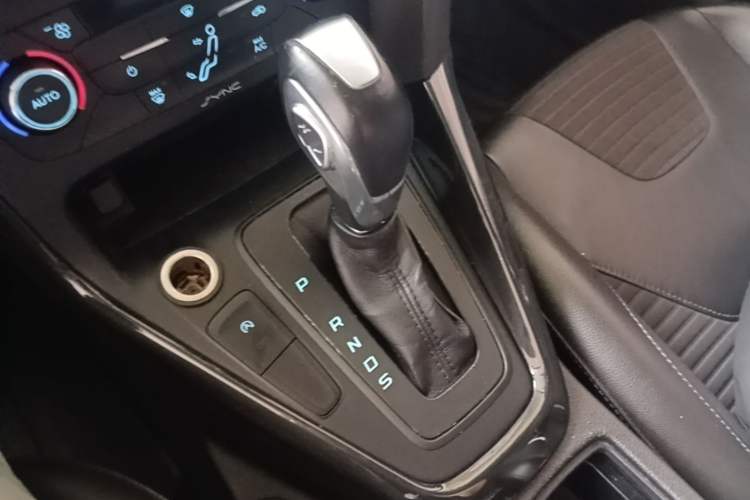 Used Ford Focus 2015 Hatchback EcoBoost 180 Automatic Elite Model Gear Lever