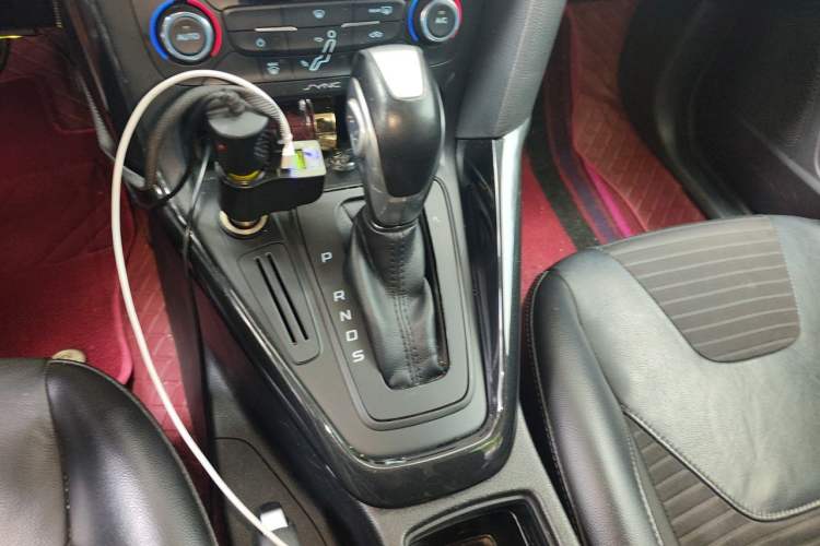 Used Ford Focus 2015 Hatchback 1.6L Automatic Fashion Edition Gear Lever