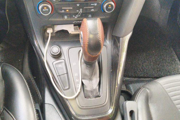 Used Ford Focus 2015 Hatchback EcoBoost 180 Automatic Elite Model Gear Lever