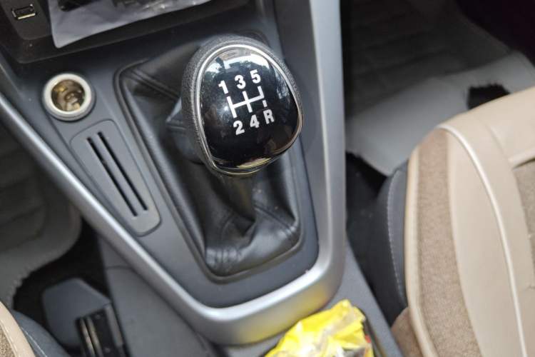 Used Ford Focus 2015 Hatchback 1.6L Manual Comfort Edition Gear Lever