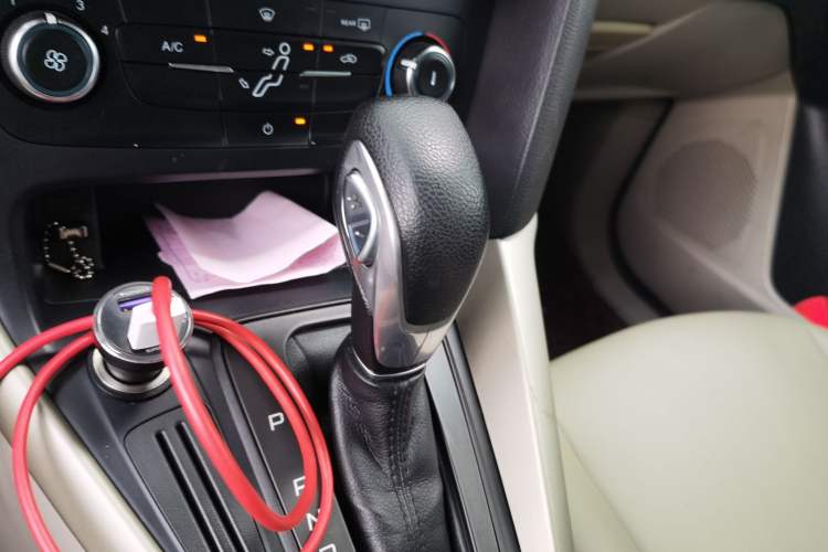 Used Ford Focus 2015 Sedan 1.6L Automatic Comfort Model Gear Lever