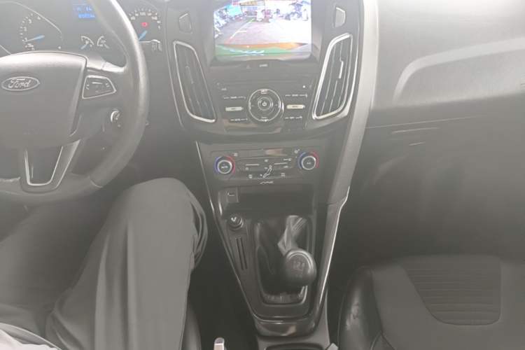 Used Ford Focus 2015 Hatchback 1.6L Manual Fashion Edition Gear Lever