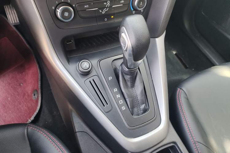 Used Ford Focus 2015 Hatchback 1.6L Automatic Comfort Model Gear Lever