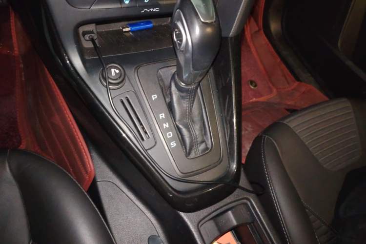 Used Ford Focus 2015 Hatchback 1.6L Automatic Fashion Edition Gear Lever
