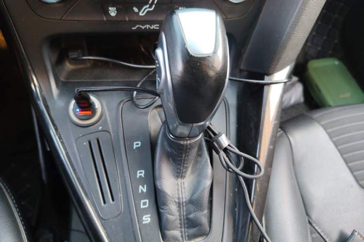 Used Ford Focus 2015 Hatchback 1.6L Automatic Fashion Edition Gear Lever