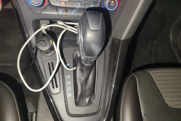 Used Ford Focus 2015 Hatchback 1.6L Automatic Fashion Edition Gear Lever