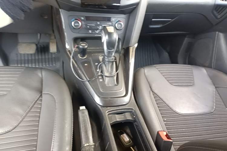 Used Ford Focus 2015 Hatchback EcoBoost 125 Automatic Supreme Style Edition Gear Lever