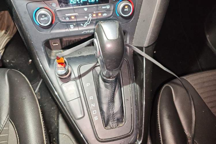 Used Ford Focus 2015 Hatchback EcoBoost 180 Automatic Elite Model Gear Lever