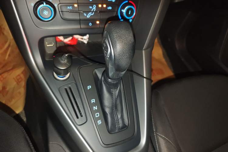 Used Ford Focus 2015 Hatchback 1.6L Automatic Comfort Model Gear Lever