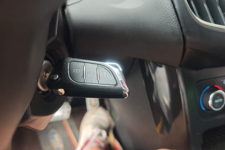 Used Ford Focus 2015 Hatchback EcoBoost 125 Automatic Supreme Style Edition Interior 1
