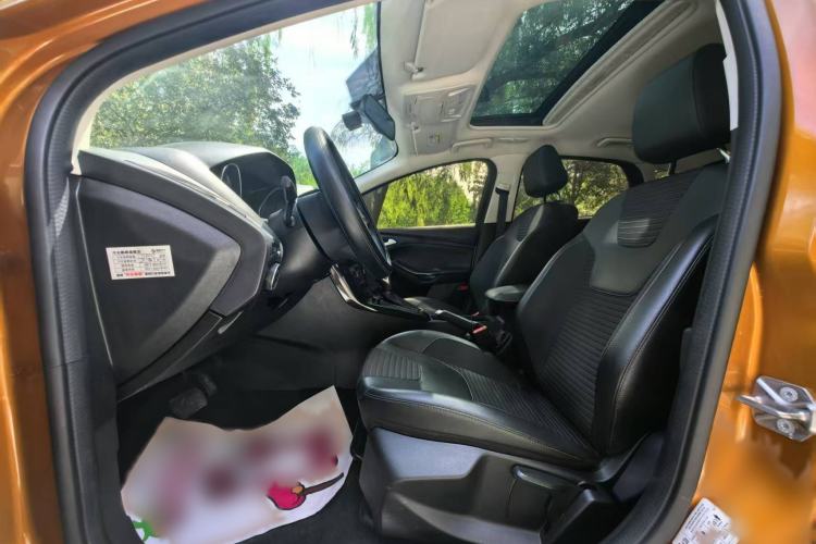 Used Ford Focus 2015 Hatchback 1.6L Automatic Fashion Edition Interior 2