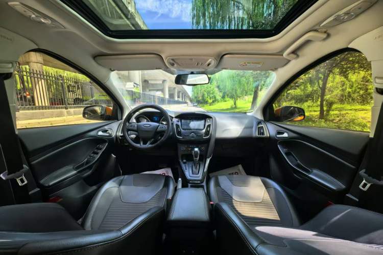 Used Ford Focus 2015 Hatchback 1.6L Automatic Fashion Edition Interior 3