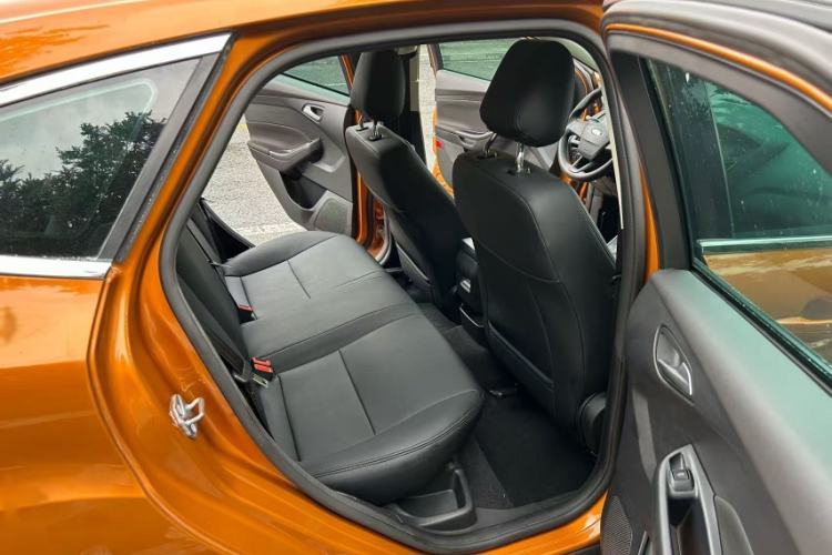 Used Ford Focus 2015 Hatchback 1.6L Automatic Comfort Model Interior 5