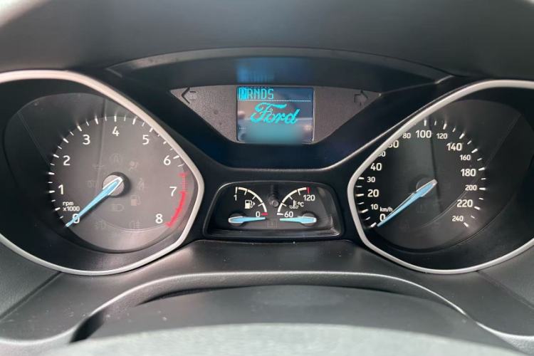 Used Ford Focus 2015 Hatchback 1.6L Automatic Comfort Model Interior 6