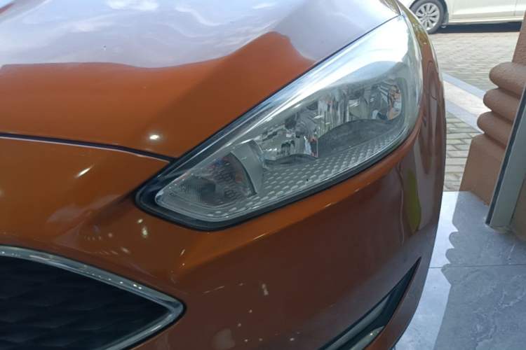 Used Ford Focus 2015 Hatchback EcoBoost 125 Automatic Supreme Style Edition Left Front Headlight