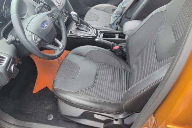 Used Ford Focus 2015 Hatchback EcoBoost 125 Automatic Supreme Style Edition Left Front Seat