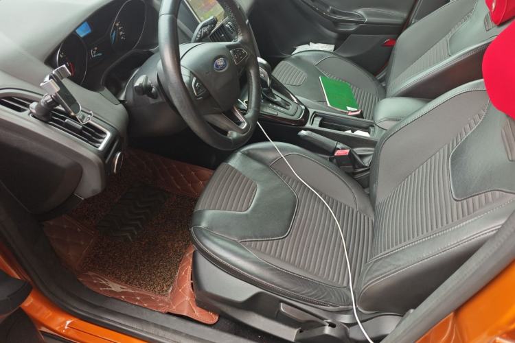 Used Ford Focus 2015 Hatchback EcoBoost 125 Automatic Supreme Style Edition Left Front Seat