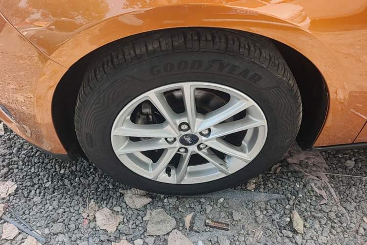 Used Ford Focus 2015 Hatchback 1.6L Automatic Fashion Edition Left Front Wheel Hub