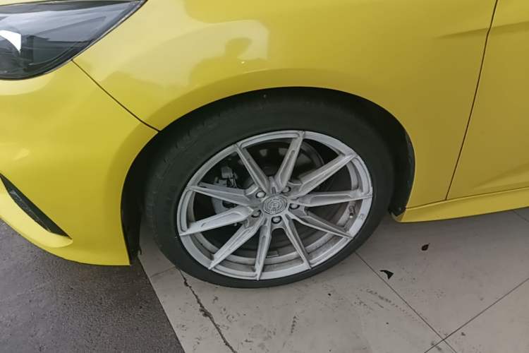 Used Ford Focus 2015 Hatchback EcoBoost 180 Automatic Elite Model Left Front Wheel Hub