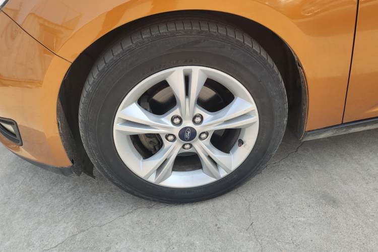 Used Ford Focus 2015 Hatchback 1.6L Automatic Comfort Model Left Front Wheel Hub