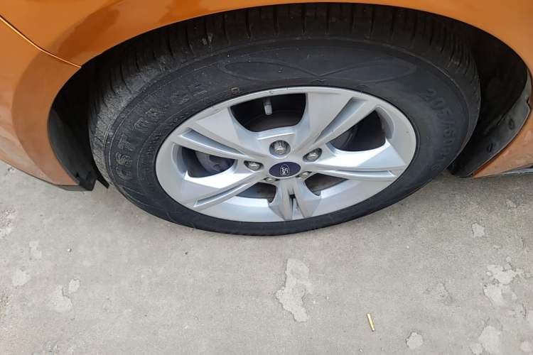 Used Ford Focus 2015 Hatchback 1.6L Automatic Comfort Model Left Front Wheel Hub