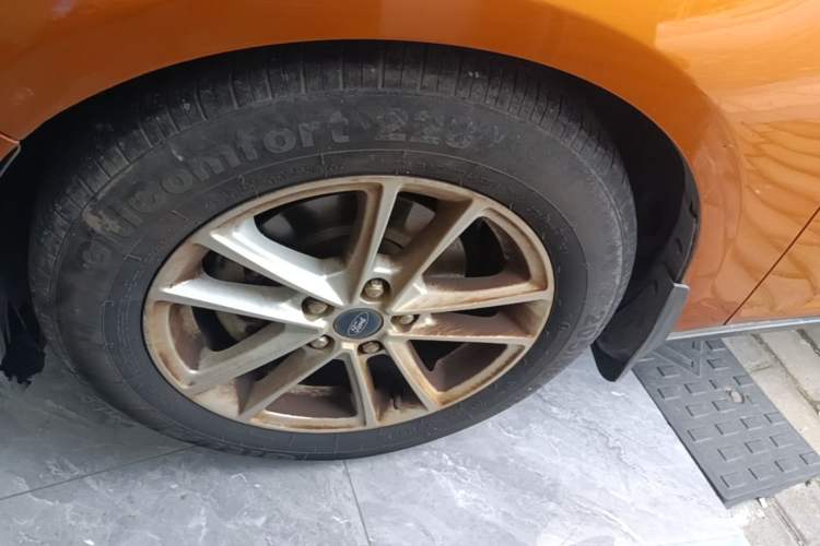 Used Ford Focus 2015 Hatchback EcoBoost 125 Automatic Supreme Style Edition Left Front Wheel Hub