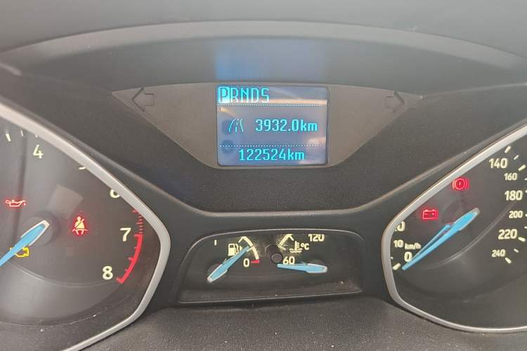 Used Ford Focus 2015 Hatchback 1.6L Automatic Comfort Model Odometer Close Up
