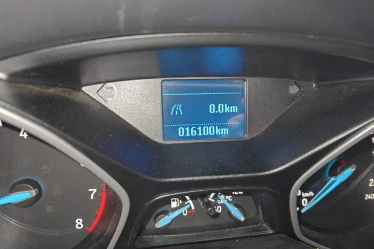 Used Ford Focus 2015 Hatchback 1.6L Manual Comfort Edition Odometer Close Up