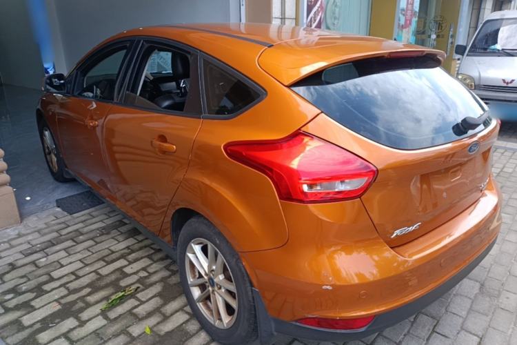 Used Ford Focus 2015 Hatchback EcoBoost 125 Automatic Supreme Style Edition Rear Left 45 Deg