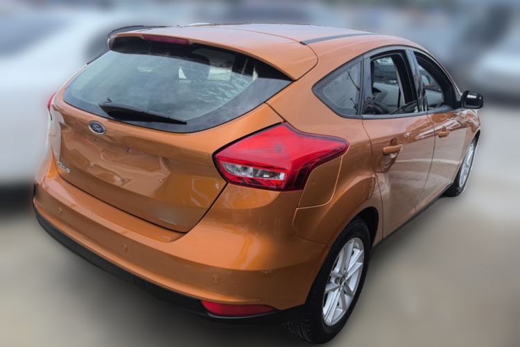Used Ford Focus 2015 Hatchback EcoBoost 125 Automatic Supreme Style Edition Rear Right 45 Deg