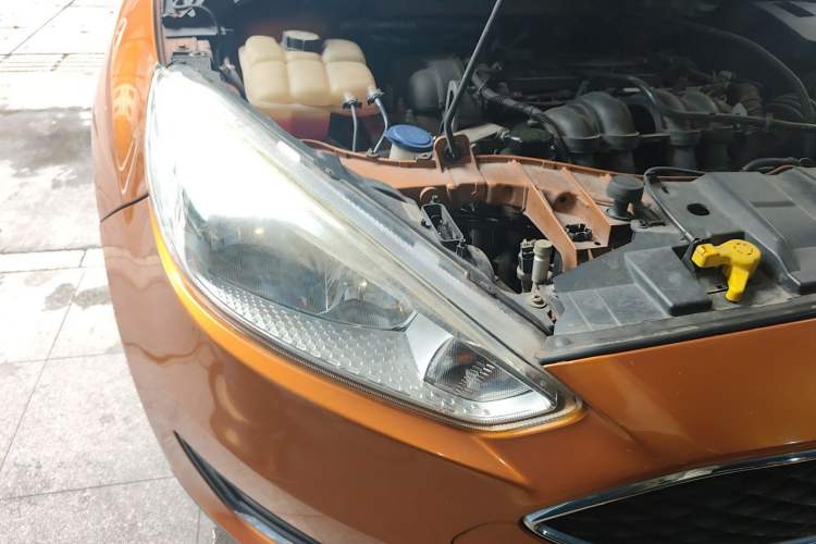 Used Ford Focus 2015 Hatchback 1.6L Automatic Fashion Edition Right Front Headlight