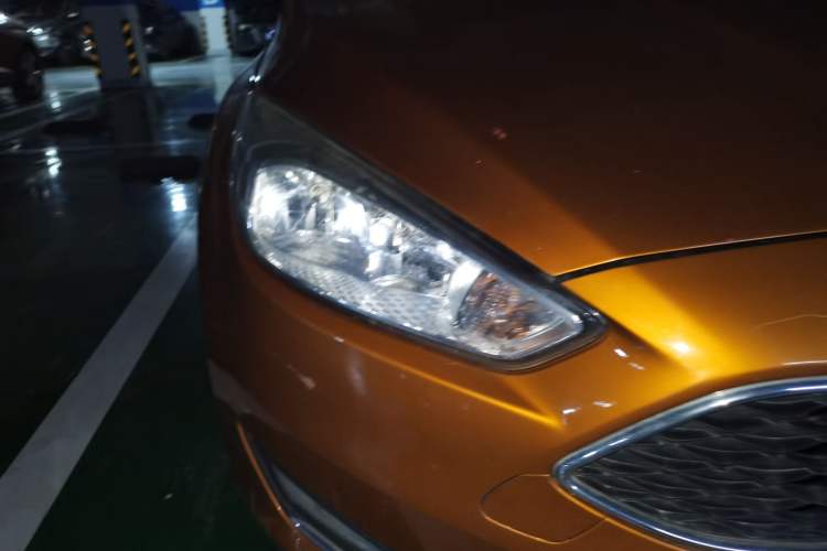 Used Ford Focus 2015 Hatchback 1.6L Automatic Fashion Edition Right Front Headlight