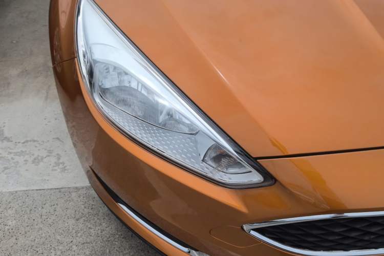 Used Ford Focus 2015 Hatchback EcoBoost 125 Automatic Supreme Style Edition Right Front Headlight