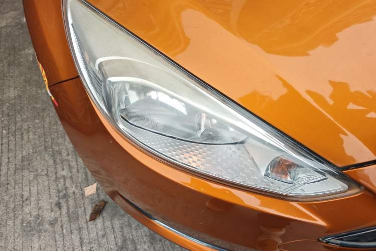 Used Ford Focus 2015 Hatchback EcoBoost 125 Automatic Supreme Style Edition Right Front Headlight