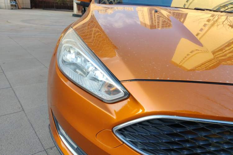 Used Ford Focus 2015 Hatchback 1.6L Automatic Fashion Edition Right Front Headlight