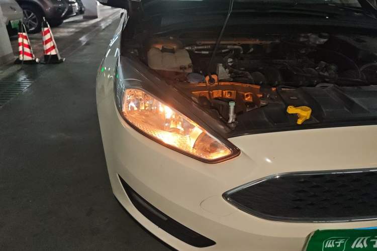Used Ford Focus 2015 Hatchback 1.6L Automatic Comfort Model Right Front Headlight