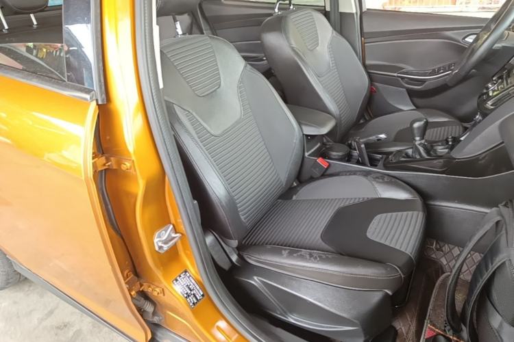 Used Ford Focus 2015 Hatchback 1.6L Manual Fashion Edition Right Front Seat