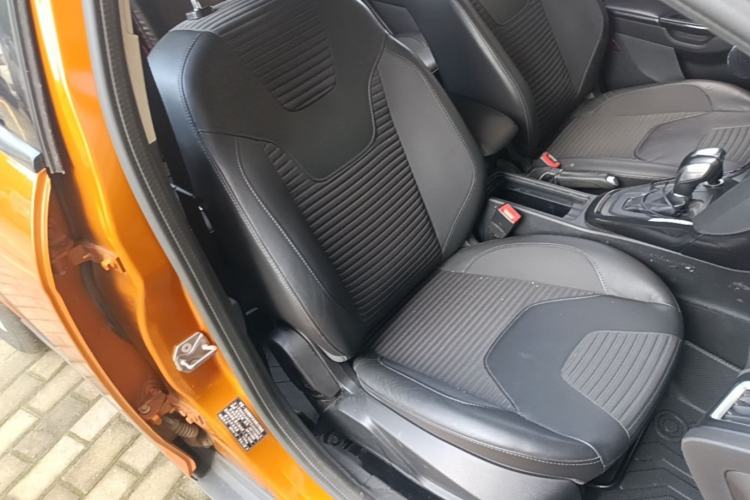 Used Ford Focus 2015 Hatchback EcoBoost 125 Automatic Supreme Style Edition Right Front Seat