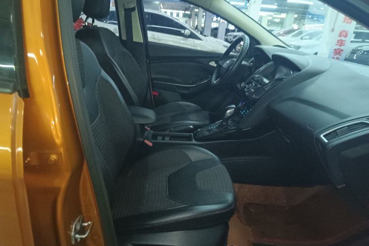 Used Ford Focus 2015 Hatchback 1.6L Automatic Fashion Edition Right Front Seat