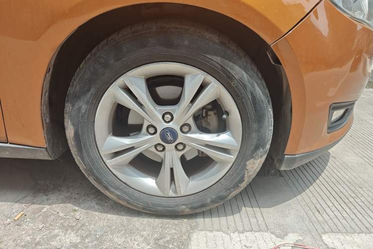 Used Ford Focus 2015 Hatchback 1.6L Automatic Comfort Model Right Front Wheel Hub