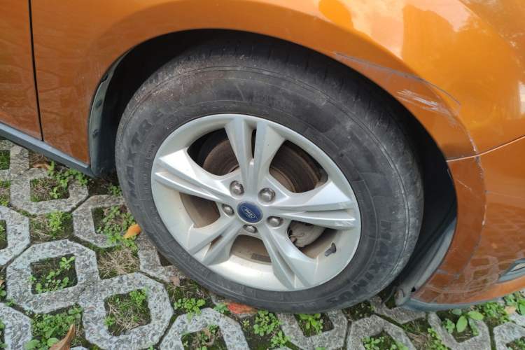 Used Ford Focus 2015 Hatchback 1.6L Automatic Comfort Model Right Front Wheel Hub