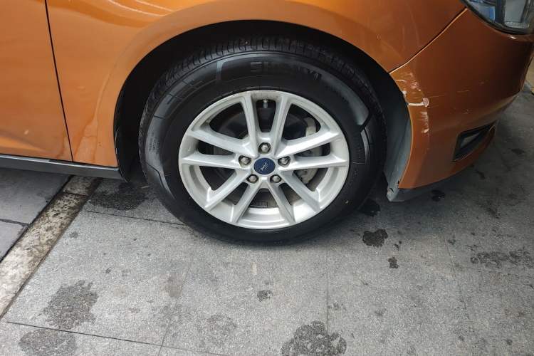 Used Ford Focus 2015 Hatchback 1.6L Automatic Fashion Edition Right Front Wheel Hub