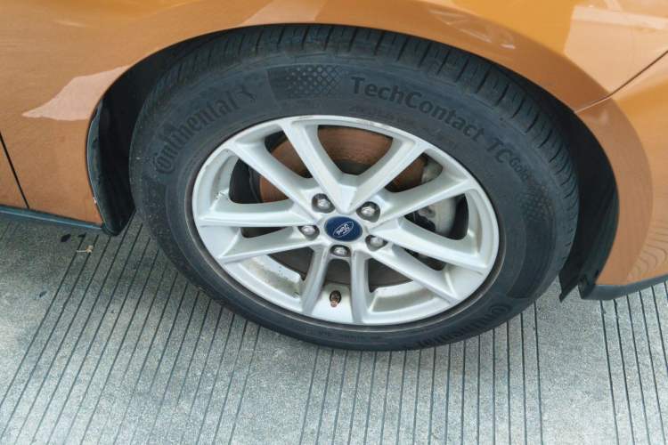 Used Ford Focus 2015 Hatchback EcoBoost 180 Automatic Elite Model Right Front Wheel Hub