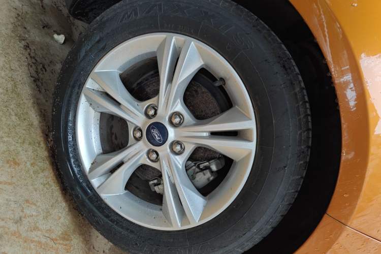 Used Ford Focus 2015 Hatchback 1.6L Manual Comfort Edition Right Front Wheel Hub