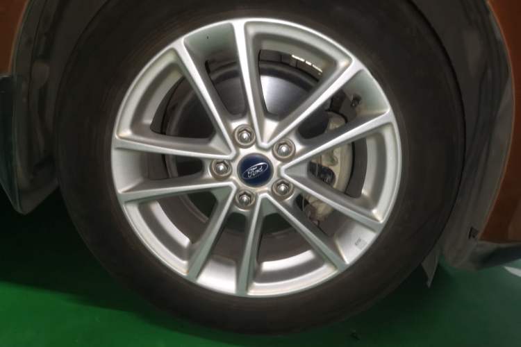 Used Ford Focus 2015 Hatchback 1.6L Automatic Fashion Edition Right Front Wheel Hub