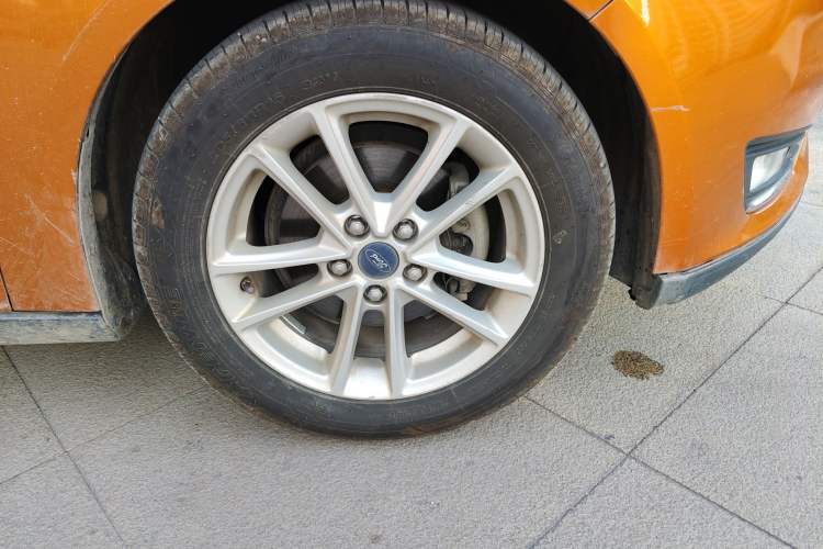 Used Ford Focus 2015 Hatchback 1.6L Automatic Fashion Edition Right Front Wheel Hub