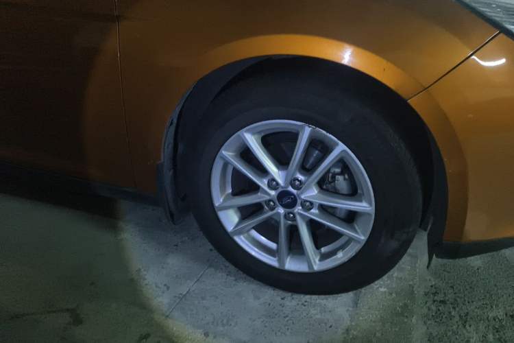 Used Ford Focus 2015 Hatchback 1.6L Automatic Fashion Edition Right Front Wheel Hub