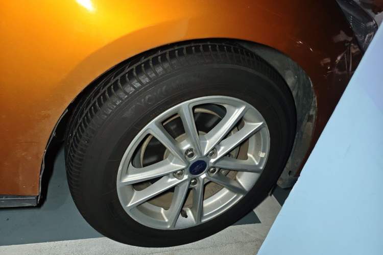 Used Ford Focus 2015 Hatchback EcoBoost 180 Automatic Elite Model Right Front Wheel Hub