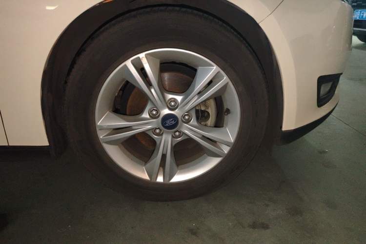Used Ford Focus 2015 Hatchback 1.6L Automatic Comfort Model Right Front Wheel Hub